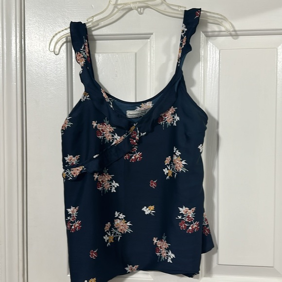 NWOT Abercrombie floral top - Picture 2 of 4